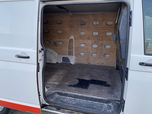 Volkswagen Transporter T5 1.9tdi Long 2006 (12 foto / 12)
