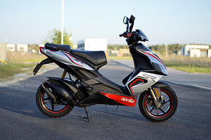 Aprilia SR 50 R 2T 2kW (5 foto / 10)
