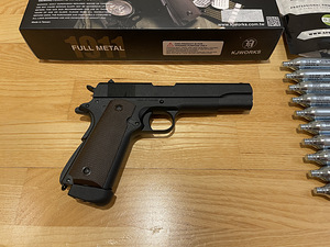 UUS KJW Colt M1911 Airsoft 6mm püstol CO2 Blowback (3 foto / 10)