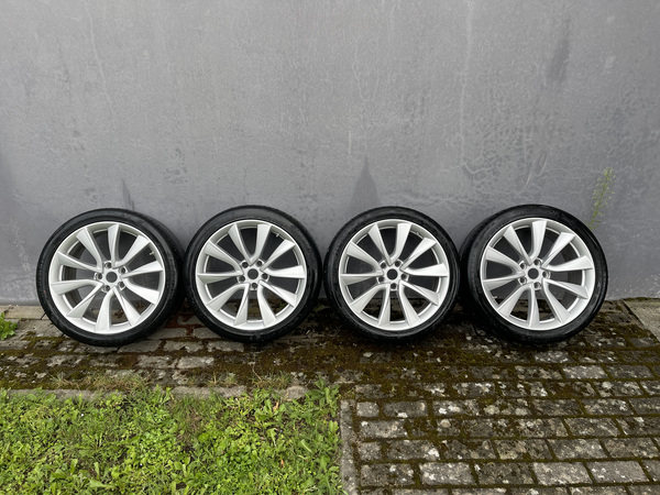 Tesla Model 3 originaalveljed 19-tolli koos suverehvidega