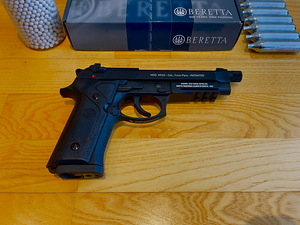 UUS UMAREX BERETTA M9A3 Airsoft 6mm CO2 Blowback (4 фото из 8)