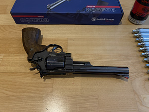 UUS UMAREX SMITH & WESSON M29 6,5" 4,5mm CO2 õhurevolver (3 foto / 10)