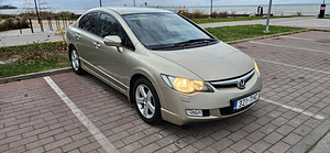 Honda Civic 1.8 automat 2008 (5 foto / 7)