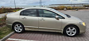 Honda Civic 1.8 automat 2008 (6 foto / 7)
