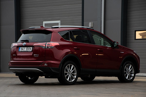 Toyota RAV4 Premium 2018a 2.5 114kw nelikvedu (5 foto / 15)
