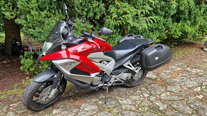 HONDA VFR800X Crossrunner ABS, V4 VTEC 2013 (2 foto / 7)