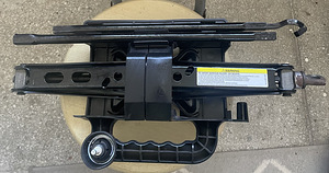 Домкрат Jeep Cherokee limited KJ 02-07 (2 фото из 2)
