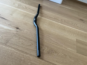 Juhtraud MTB tüüpi, sobib ka elektritõukerattale. (1 foto / 2)