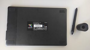 Цифровой планшет для рисования WACOM Intuos Pro (3 фото из 5)