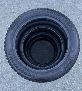 Goodyear UltraGrip Arctic 2, 215/50R17 (4 foto / 5)