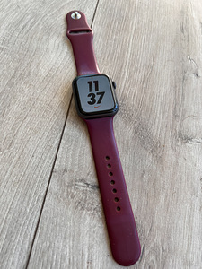 Apple Watch 4 44mm Nike+ Space Gray (2 foto / 3)