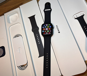 Apple Watch 8 45mm GPS+LTE Midnight (1 foto / 3)