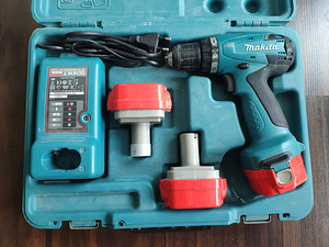 Дрель Makita (6271D) 12v + 3 аккумулятора x 1.3Ah + зарядка (1 фото из 2)