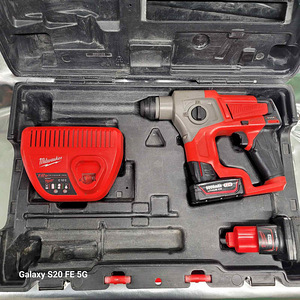 Milwaukee M12 CH аккумуляторный перфоратор (дрель) + 2 аккум (1 фото из 5)