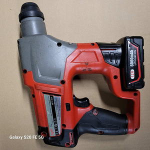 Milwaukee M12 CH аккумуляторный перфоратор (дрель) + 2 аккум (2 фото из 5)