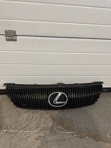 Esiotsavõre Lexus GS300 2005-2008 a. Originaal. (1 foto / 3)