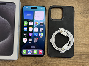 Apple iPhone 15 Pro Max 256gb, Black Titanium (1 foto / 3)