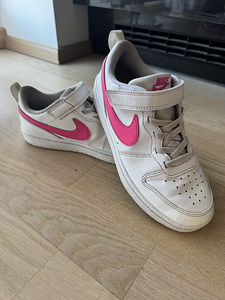 Nike (1 foto / 4)