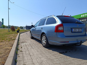 Skoda Octavia (6 фото из 9)
