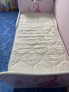 Детская кровать (1 фото из 1)