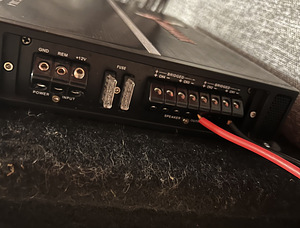 Subwoofer ja võimendi komplekt (3 foto / 5)