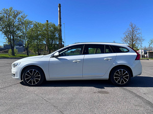 Volvo V60 2.0 TDI 120kW, 2013a (2 foto / 15)