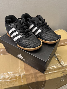 Adidas jalgpallitossud