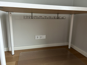 Ikea kirjutuslaud 120x60 cm, reguleeritav jalg, kaablirenn (2 foto / 4)