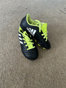 Adidas 28 jalgpallisaapad (1 foto / 3)