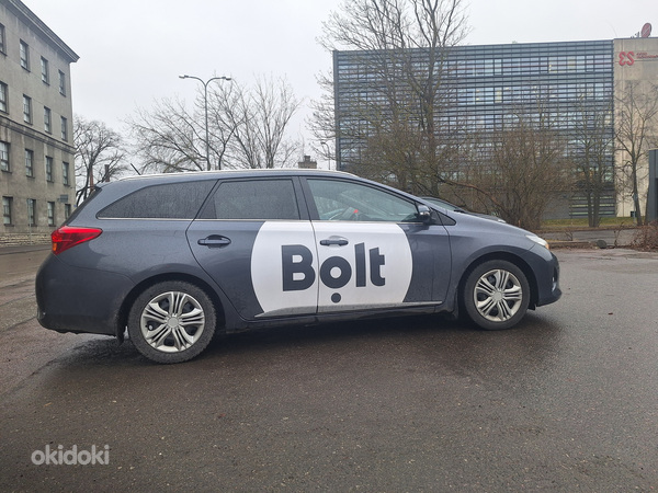 Сдам в аренду Toyota Auris на LPG для работы Bolt, Forus (фото #2)