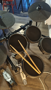 Alesis Nitro Mesh. Elektrilised trummid. (1 foto / 6)
