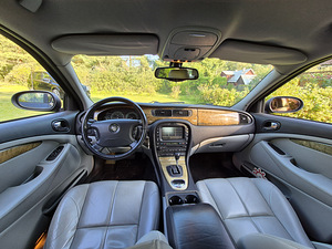 Jaguar S-Type (6 фото из 13)