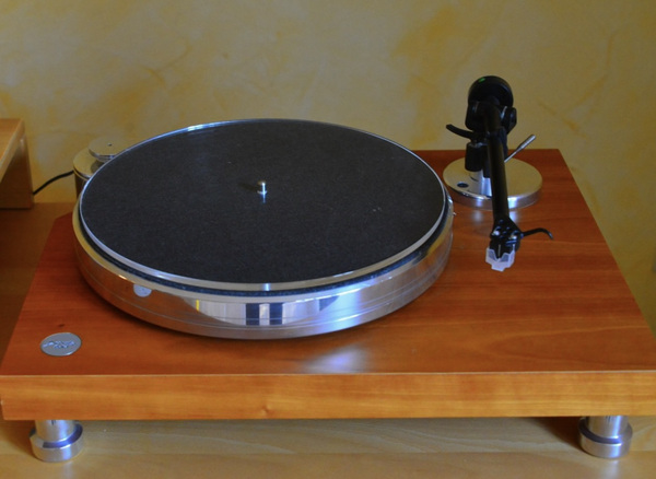 Проигрыватель винила Acoustic Solid Classic Wood