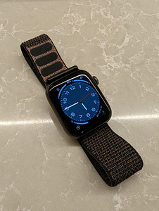 Apple Watch Series 4 (GPS, 44mm) (1 foto / 2)