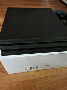 PS4 Pro 1TB SSD + 2 pulti + laadimisdokk (2 foto / 2)