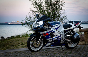Suzuki GSX-R 750 (1 foto / 3)