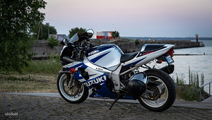 Сузуки GSX-R 750/1000 (3 фото из 3)