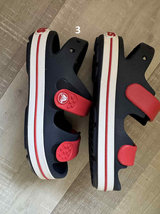 Сандалии Crocs (3 фото из 4)