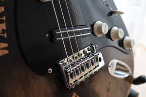 Custom Strat WANTED ROCK STAR (3 фото из 5)