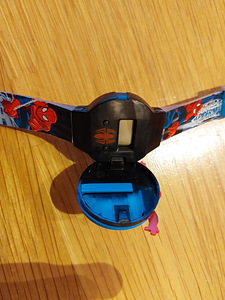 Spiderman fännile: taskulamp, käekell, ventilaator ja hambah (2 foto / 3)