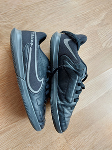 NIKE laste jalgpallijalatsid, suurus 33 (2 foto / 3)