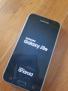 Samsung Galaxy J3 (2016) (1 foto / 3)