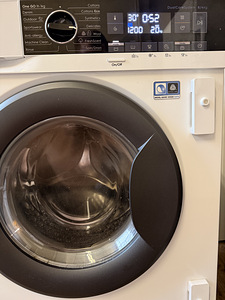 Встраиваемая стирально-сушильная машина Electrolux 10/4 кг 1 (2 фото из 6)