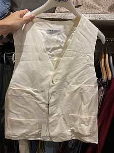 Versace vest, Armani teksad, Moschino püksid (2 foto / 7)