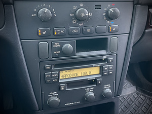 Volvo V40 рестайлинг (14 фото из 14)