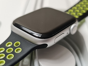Apple Watch Series 5 44mm Silver Aluminum Case (1 foto / 3)