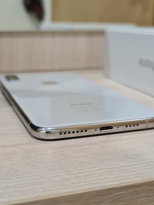 Apple iPhone XS Max 64GB Silver (4 foto / 4)