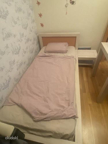 Мебель детской комнаты (кровать+матрас+писм. стол+комод) (фото #1)