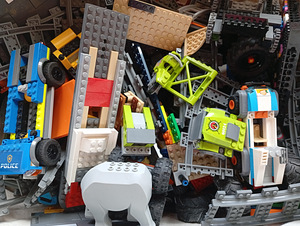 Suur kastitäis Lego originaaltükke (1 foto / 5)