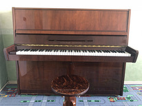 Пианино "Красный Октябрь" со стулом